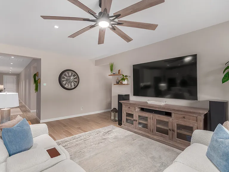 7674 W Tether Trl — Photo 5