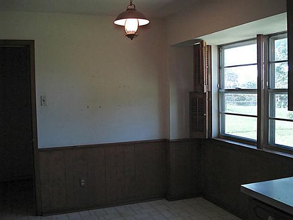 4th image of 3832 Glenmont Dr