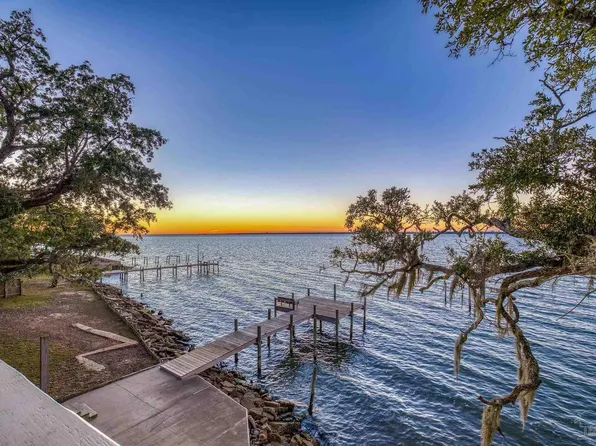 305 S Garcon Point Rd, Milton, FL 32583