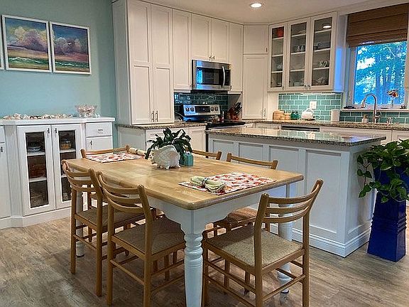 Kitchen & Dining