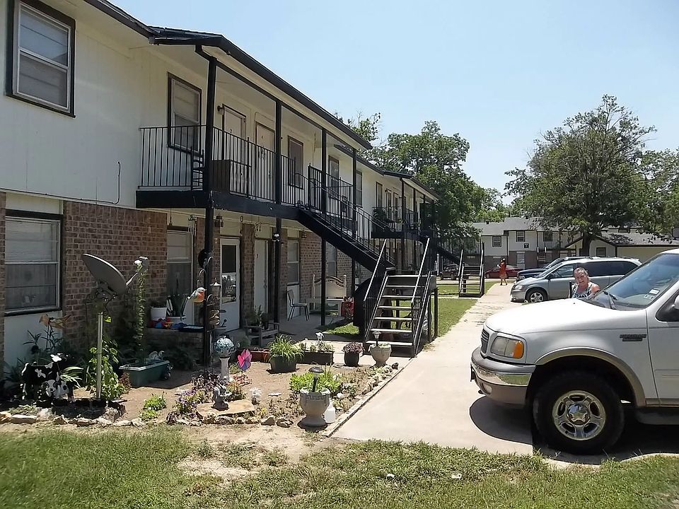 Bosque Village Apartments 110 S Avenue M Clifton TX Zillow