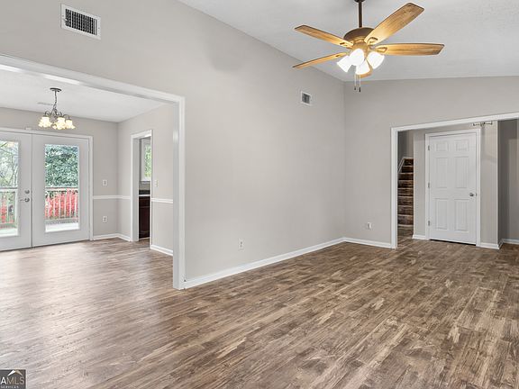 3rd image of 3205 Pond Ridge Trl