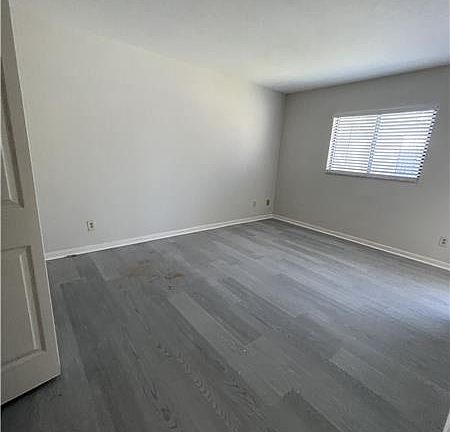 4th image of 27600 Southview Dr