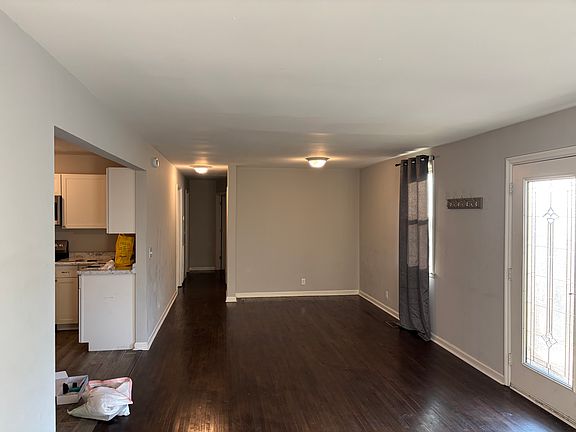 3rd image of 627 Rowan Dr