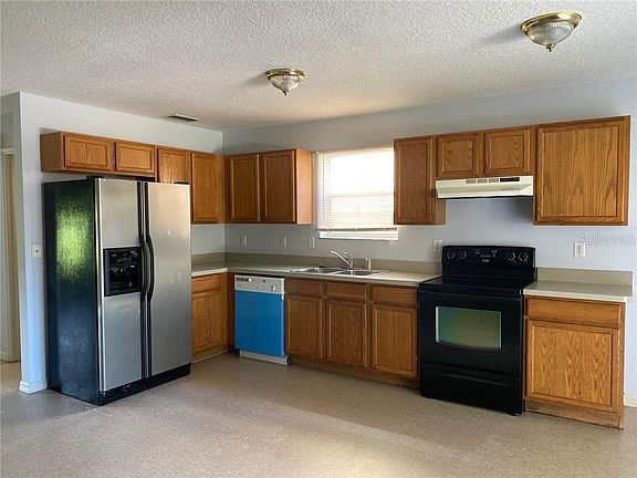 2nd image of 1076 Park Central Cir