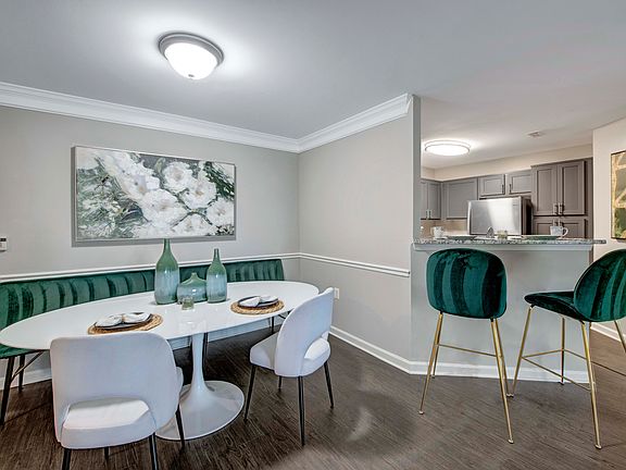 2nd image of 2150 Astoria Cir #112