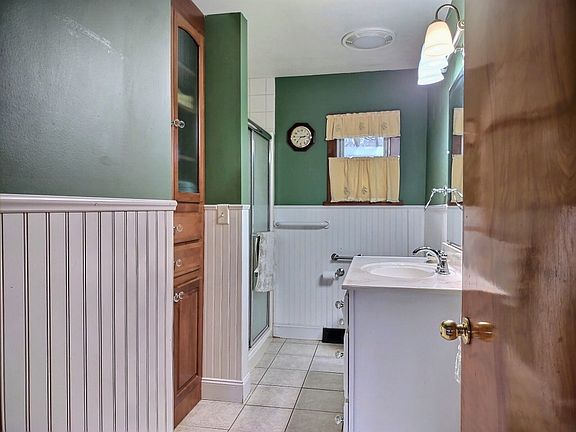 3rd image of 581 Glenmary Dr