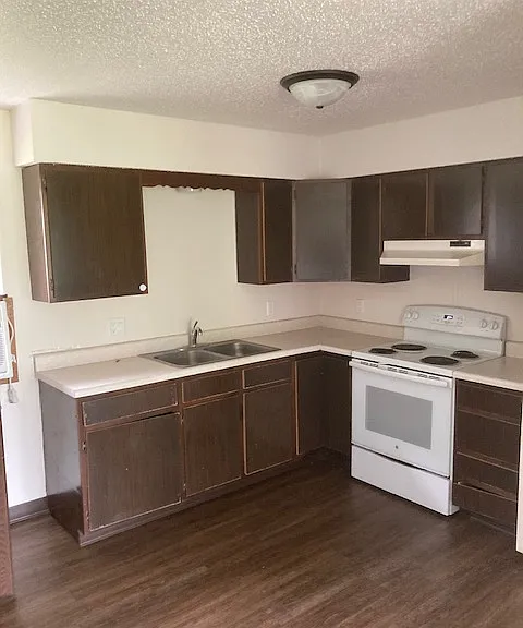 704 S Cayuga St — Photo 2