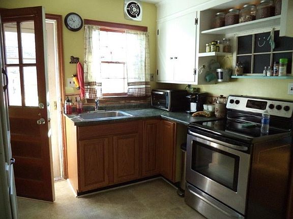 Kitchen w/ deck access