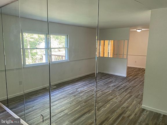 3rd image of 9814 Tam O Shanter Dr