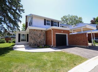 423 Keats Way #1, Waterloo, ON N2L5S7