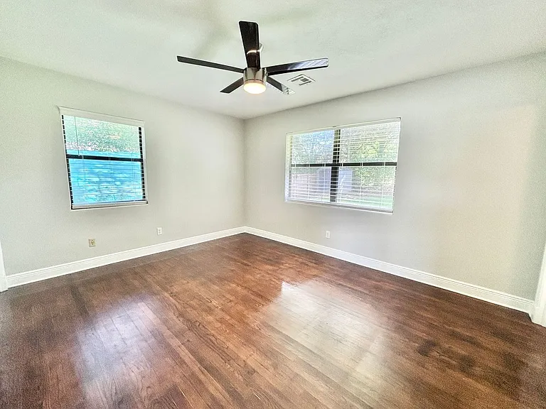 3331 Bayou Blvd — Photo 4