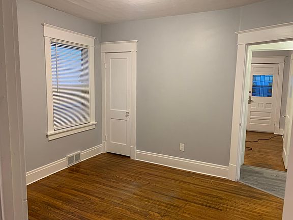 5th image of 41 Norwalk Ave Floor 1
