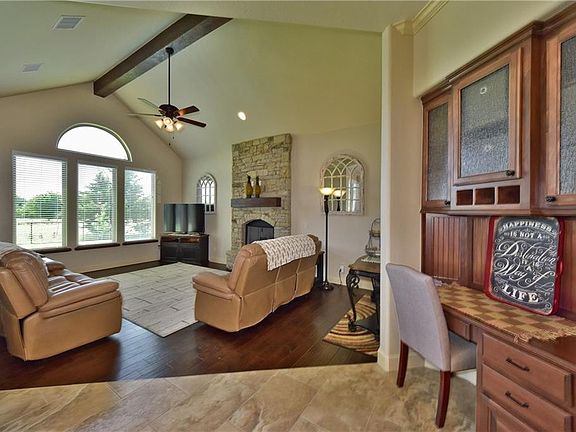 4th image of 800 E Cordella Ter