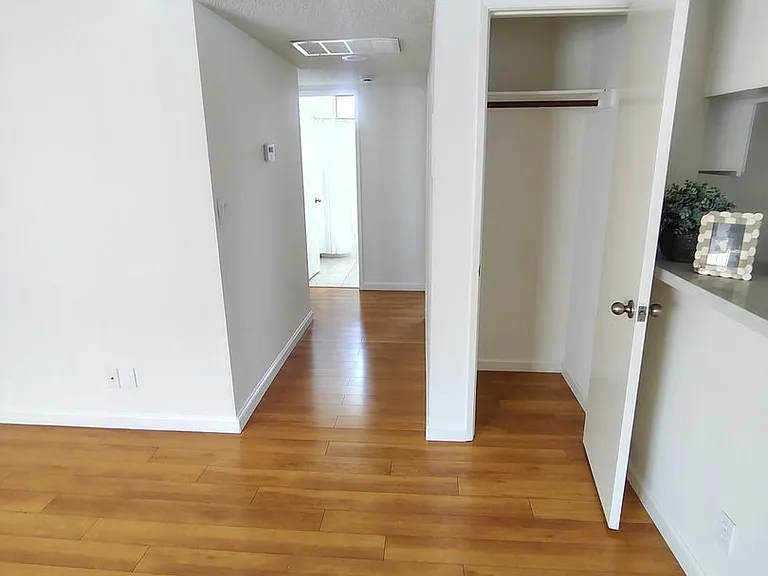 320 W Maple St — Photo 16