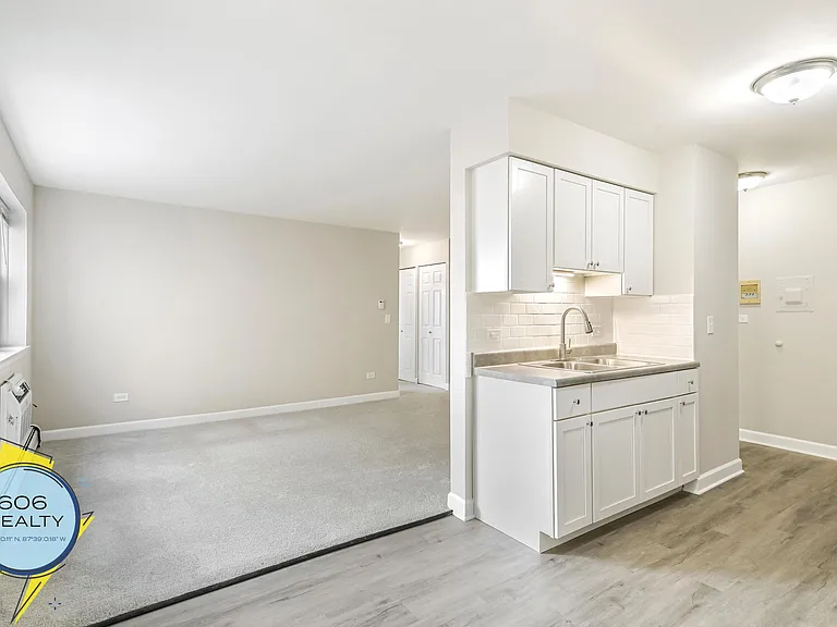 Royal Arms Apartments! Special Offer! — Photo 9