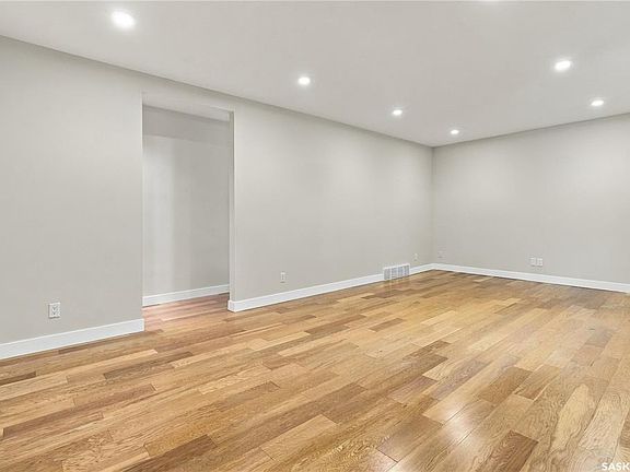 5th image of 3231 Robinson STREET