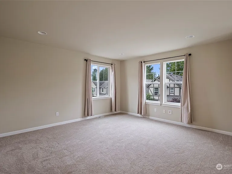 574 Lyons Pl NE — Photo 12