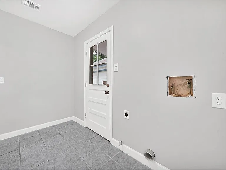 18035 Rolling Creek Dr — Photo 20