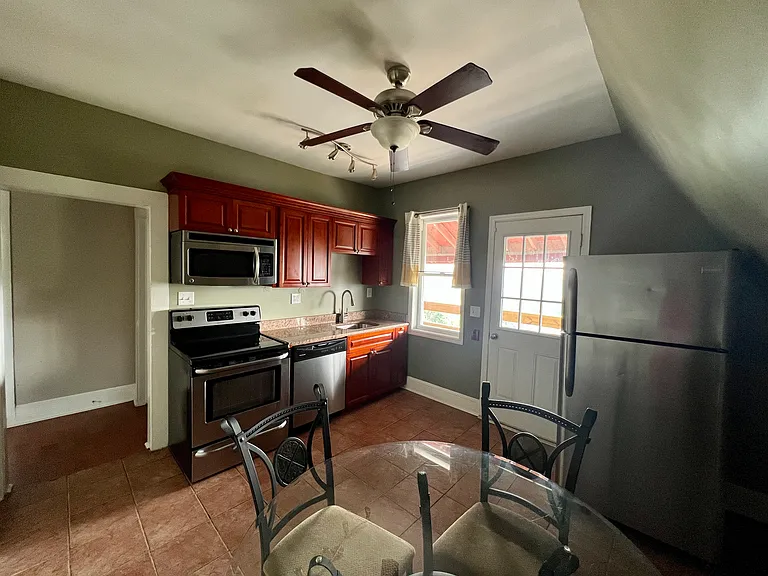 1202 Vine St #5 — Photo 5
