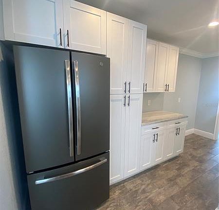 5th image of 214 Columbia Dr APT 2