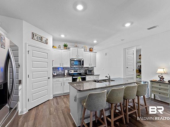 4th image of 4142 Montague Dr