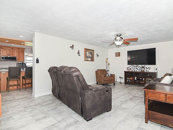 4th image of 25297 Garryowen Rd