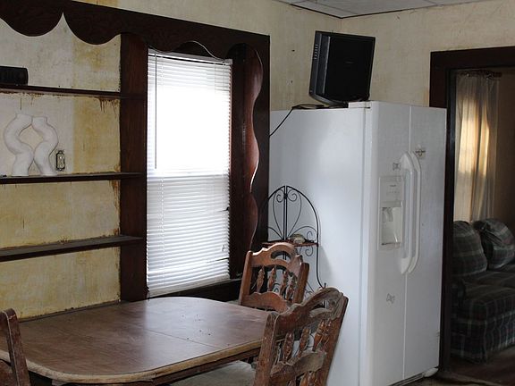 5th image of 1114 W Missouri St