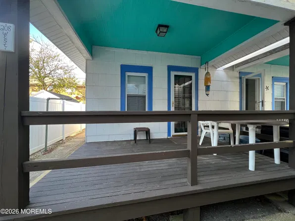 208 14th Ave #E, Belmar, NJ 07719