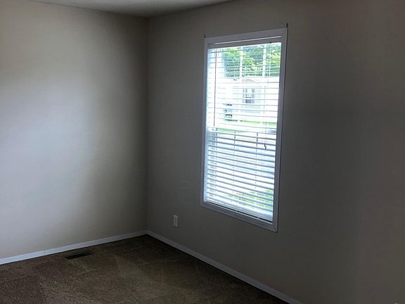 3rd image of 4595 Knollwood Dr #121