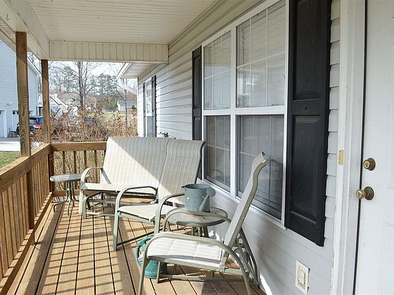 3rd image of 292 Hollow View Dr SE