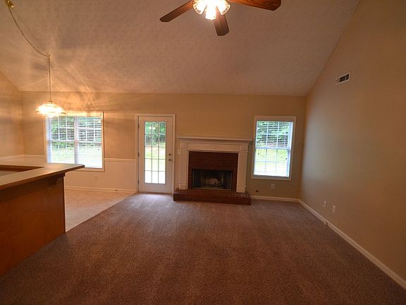 3rd image of 406 Derbyshire Ct SE