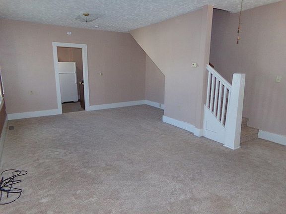 5th image of 219 S Walnut St