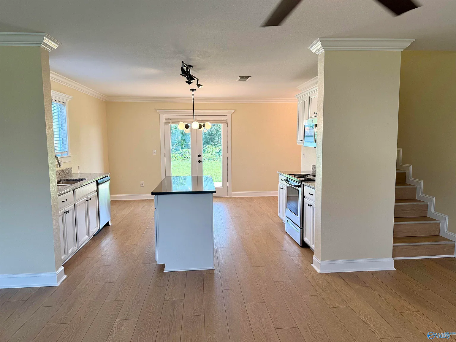 3 bed, 2.5 bath, 1552 sqft, $1,625 — Photo 3