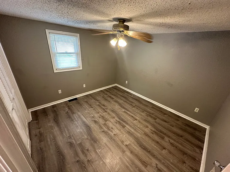 20201 E Truman Rd — Photo 17