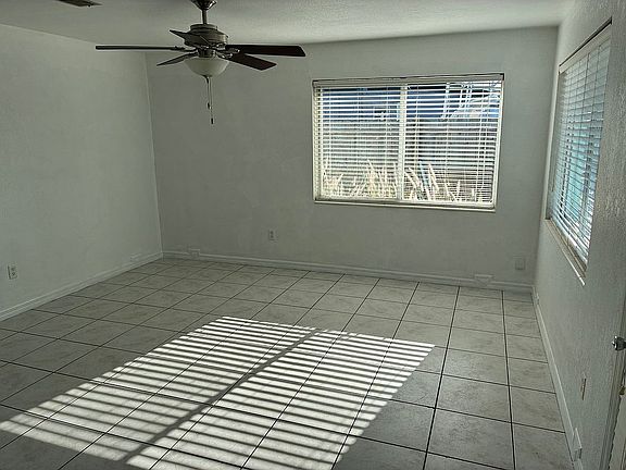 3rd image of 1414 Crest Dr