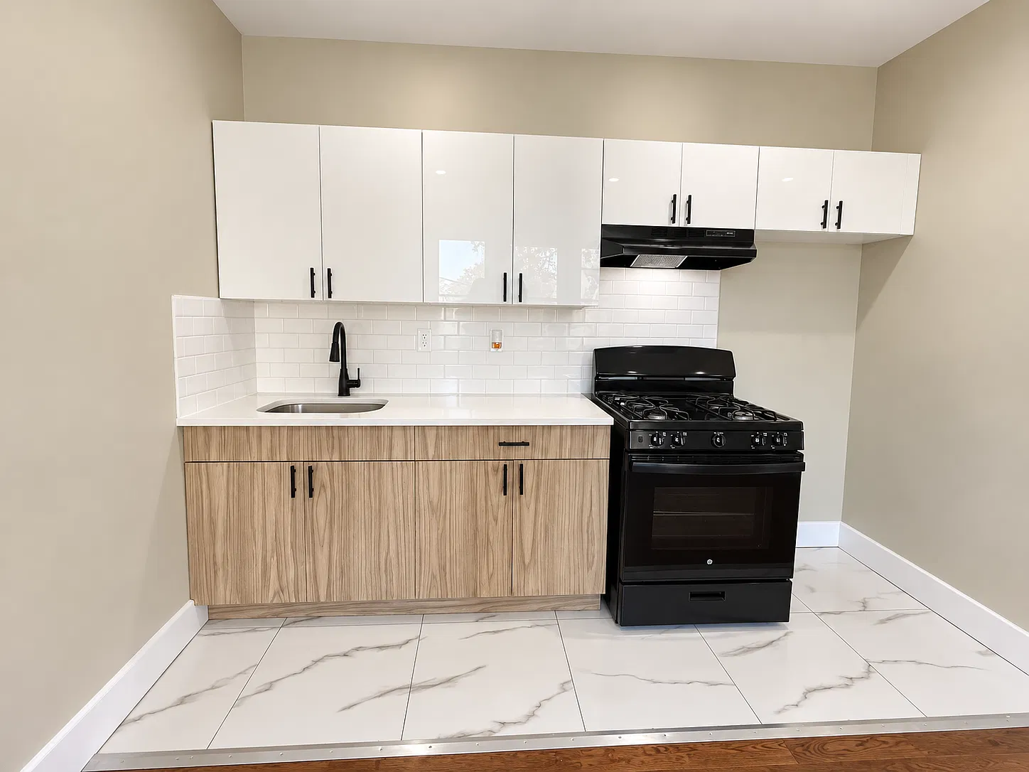 3 bed, 1200 sqft, $1,945 — Photo 1