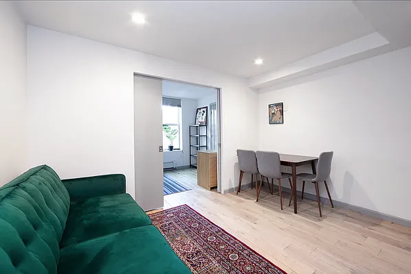 Rented by R New York | media 21