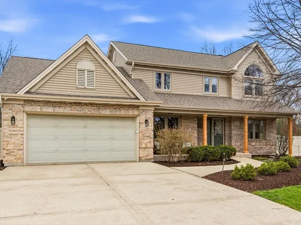 334 E McKenna Ct, Elmhurst, IL 60126