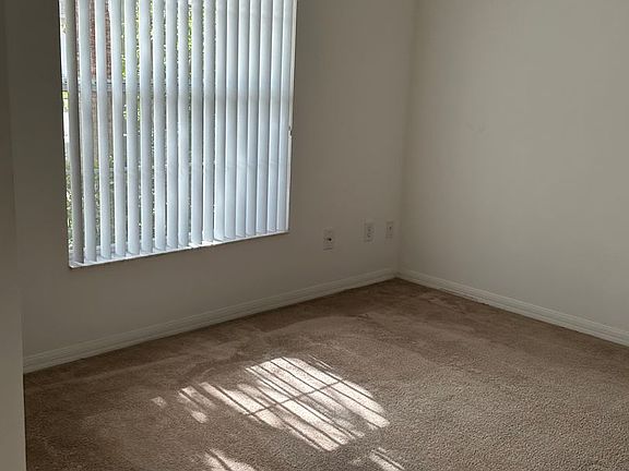 3rd image of 504 Melanie Cir
