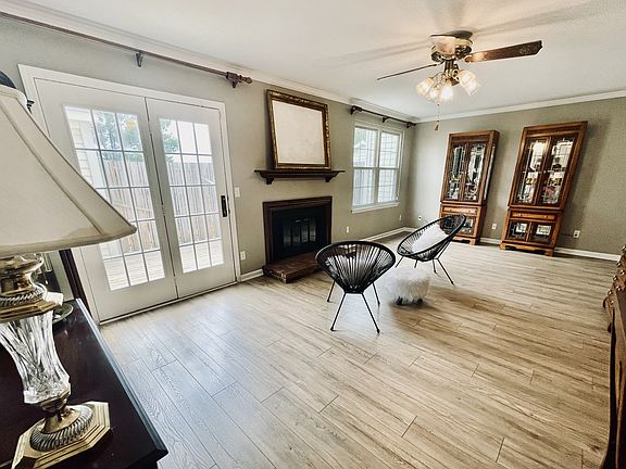 3rd image of 722 Brentwood Point