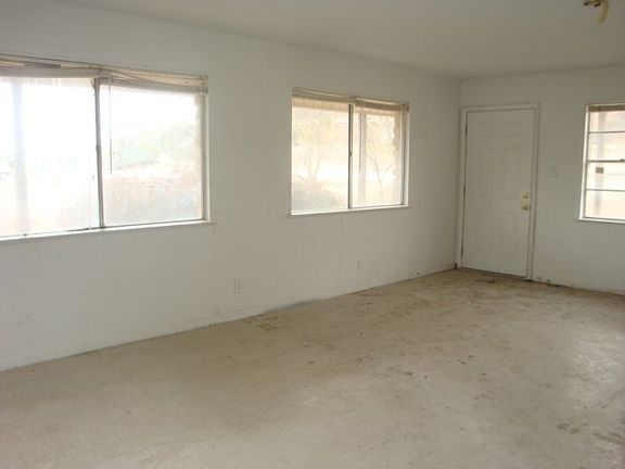 4th image of 133 Western Trl