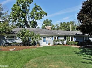 256 E Drury Ln, North Barrington, IL 60010