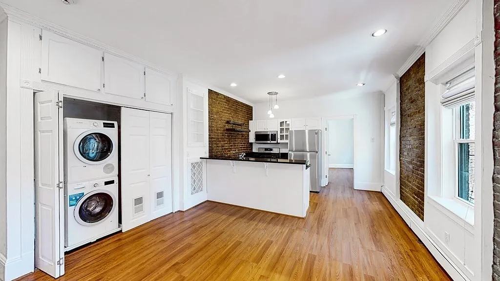 2 bed, 1.0 bath, 663 sqft, $3,750 — Photo 2