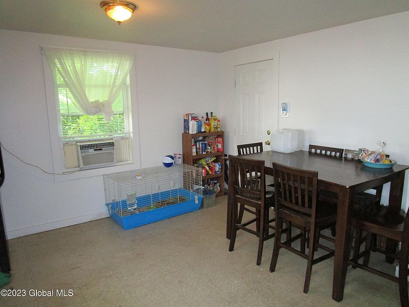 4th image of 18 Benjamin Street