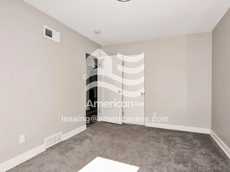 1089248_011_wm_-_bedroom_13245645.jpg