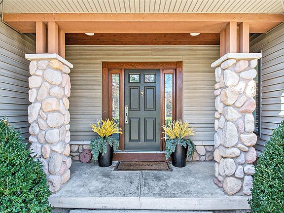 4th image of 8134 Crancreek Dr NE