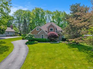 4118 Pinehurst Dr, Howell, MI 48843