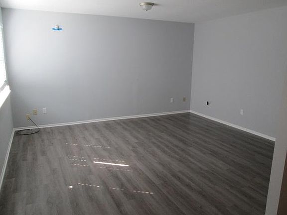 4th image of 260 Pierson Blvd