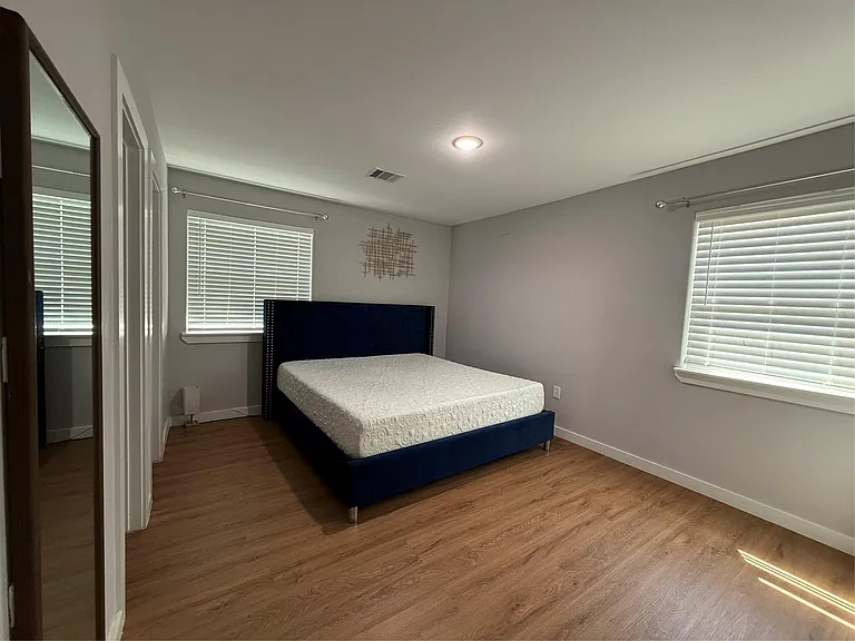 6610 Haight St #B — Photo 8